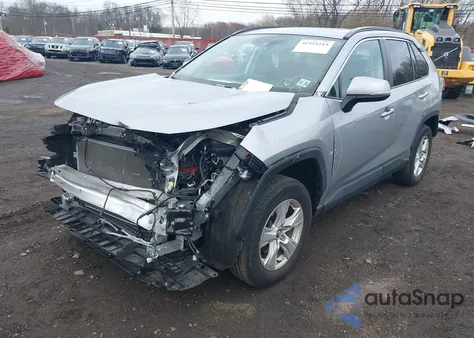 2021 Toyota Rav4 Xle z USA, uszkodzony, nr VIN 2T3P1RFV9MC153711